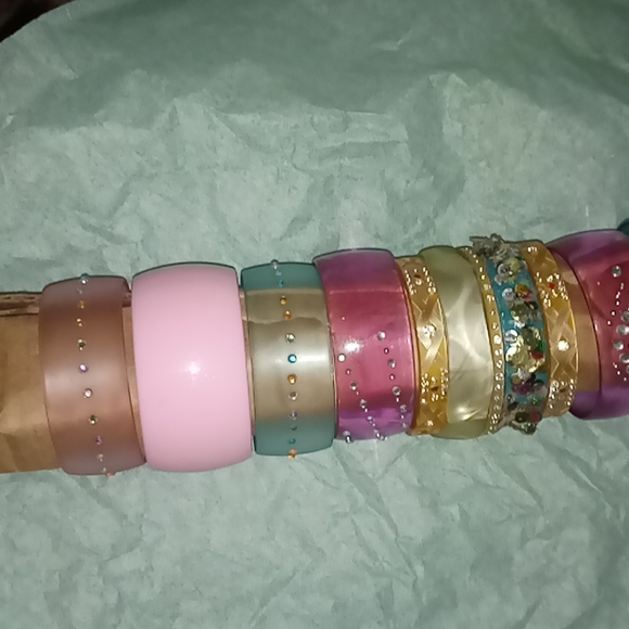 13 VINTAGE CHUNKY BEDAZZLED 80'S BANGLES - Picture 5 of 9